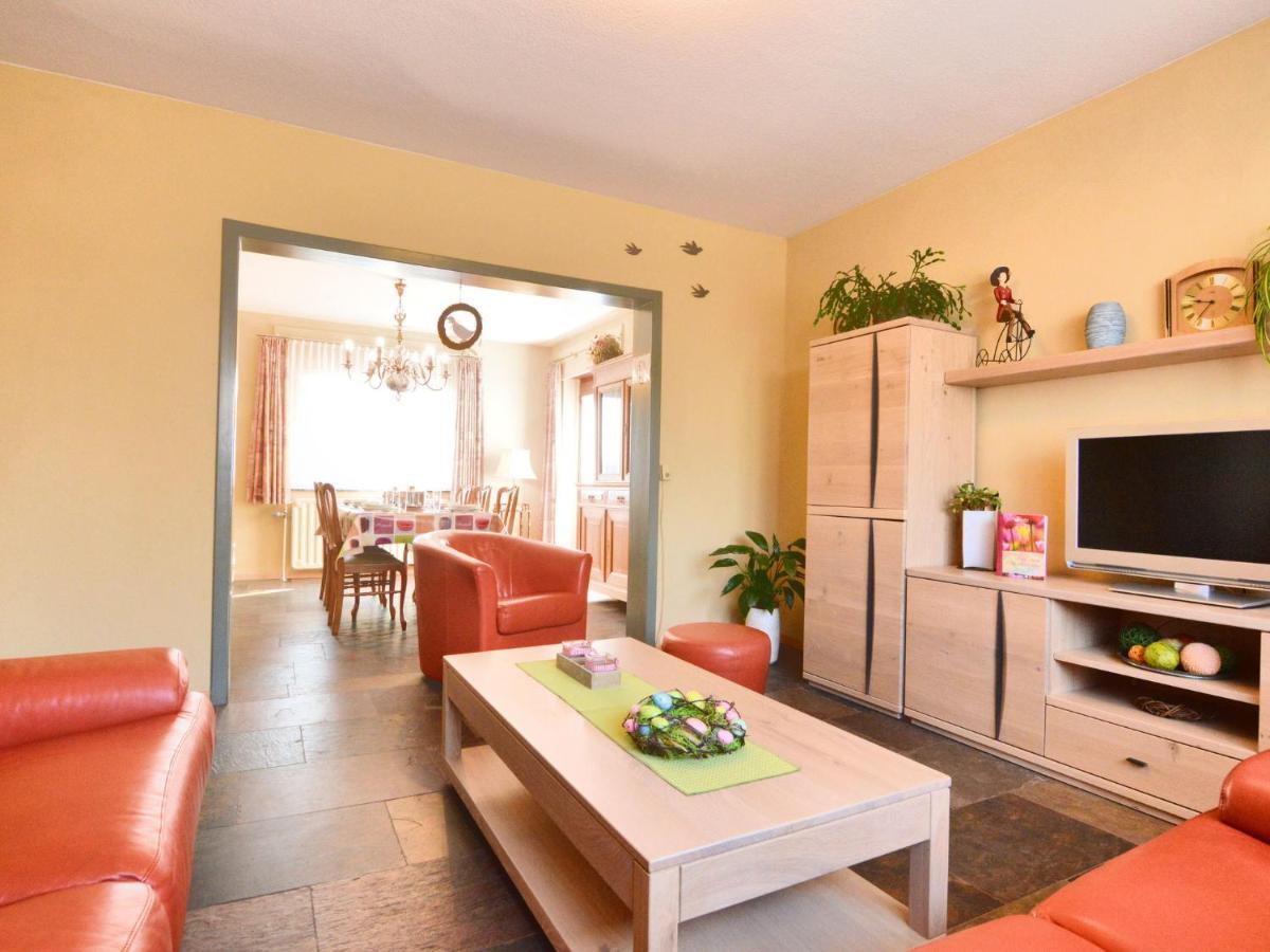 Traditional Holiday Home In B Tgenbach With Sauna ビュートゲンバッ エクステリア 写真